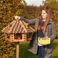 Casetta per uccellini "Herbstlaub" VOSS.garden in legno, con piedistallo massiccio - Altezza totale 1,45m!